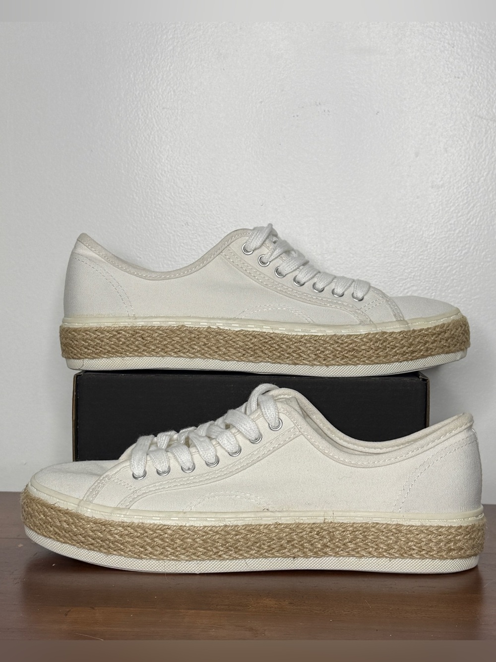 Madden Girl white canvas lace-up espadrille sneakers jute platform sole Sz 9 GUC